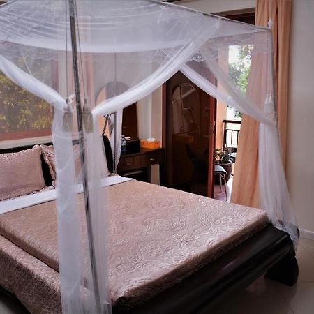 The Palms Beach Hotel And Restaurant Limited Entebbe Extérieur photo