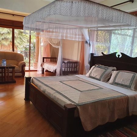 The Palms Beach Hotel And Restaurant Limited Entebbe Extérieur photo