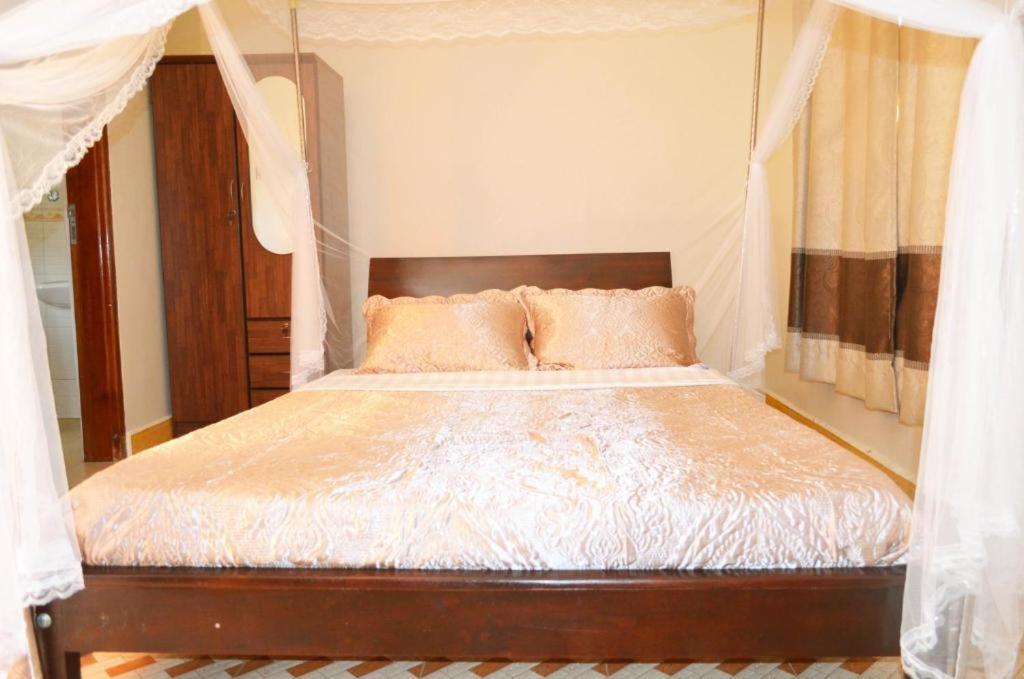 The Palms Beach Hotel And Restaurant Limited Entebbe Extérieur photo