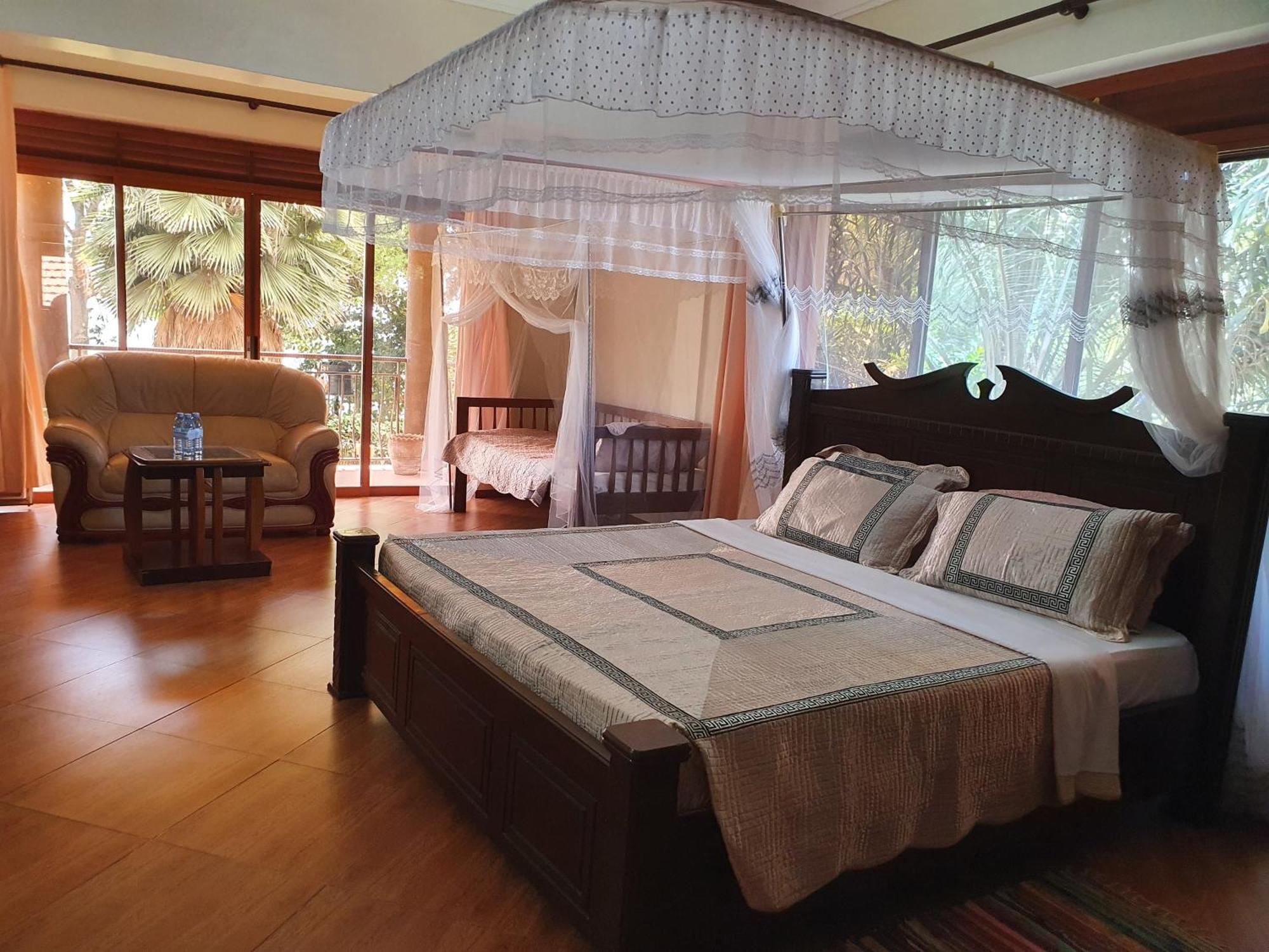 The Palms Beach Hotel And Restaurant Limited Entebbe Extérieur photo