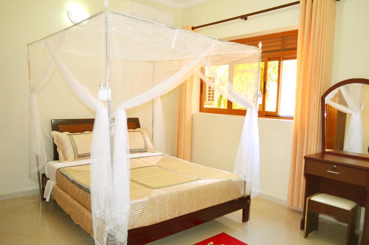 The Palms Beach Hotel And Restaurant Limited Entebbe Extérieur photo