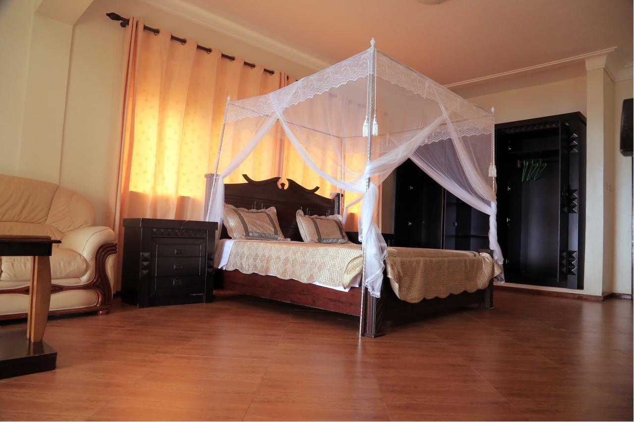The Palms Beach Hotel And Restaurant Limited Entebbe Extérieur photo