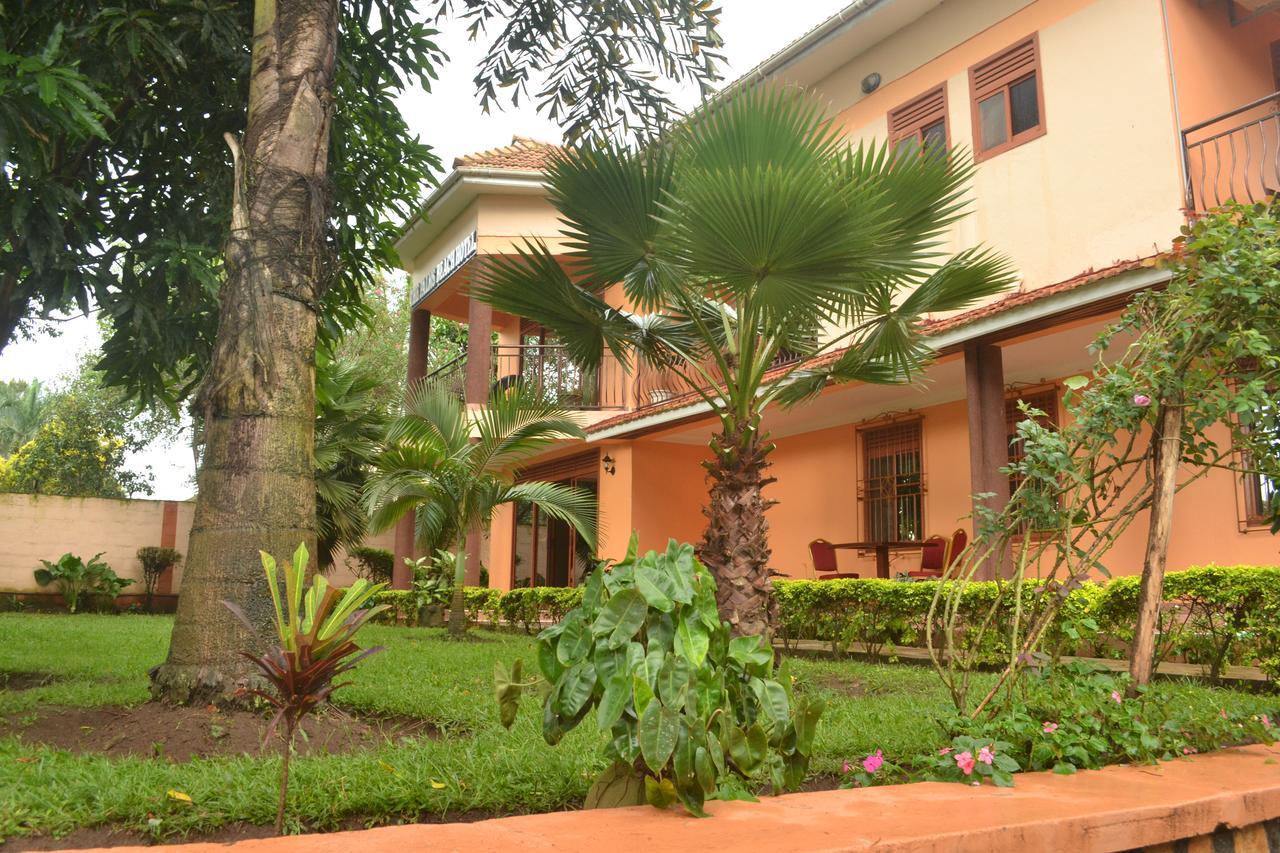 The Palms Beach Hotel And Restaurant Limited Entebbe Extérieur photo
