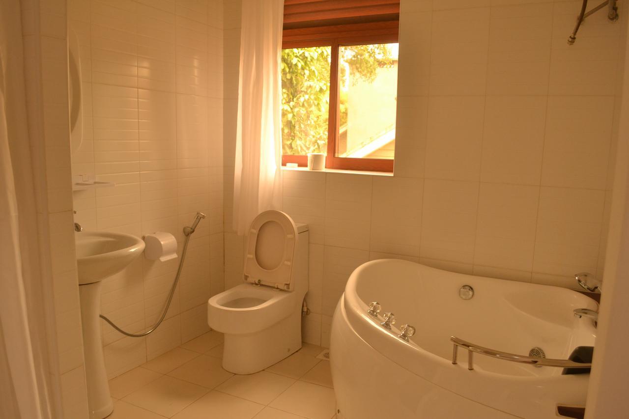 The Palms Beach Hotel And Restaurant Limited Entebbe Extérieur photo