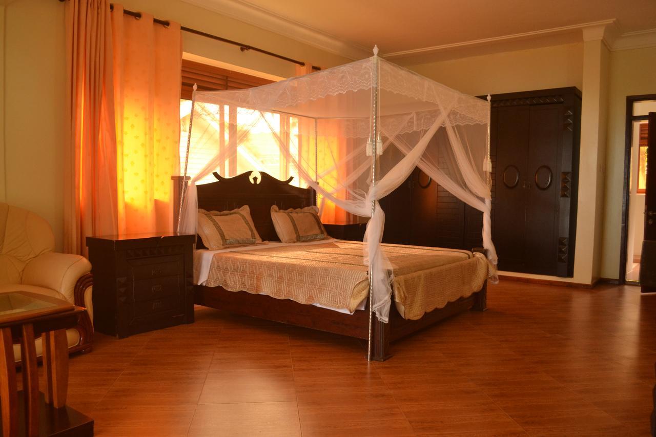The Palms Beach Hotel And Restaurant Limited Entebbe Extérieur photo